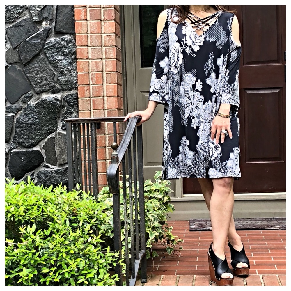 Triple lattice cold shoulder floral dress - Picture 3 of 7